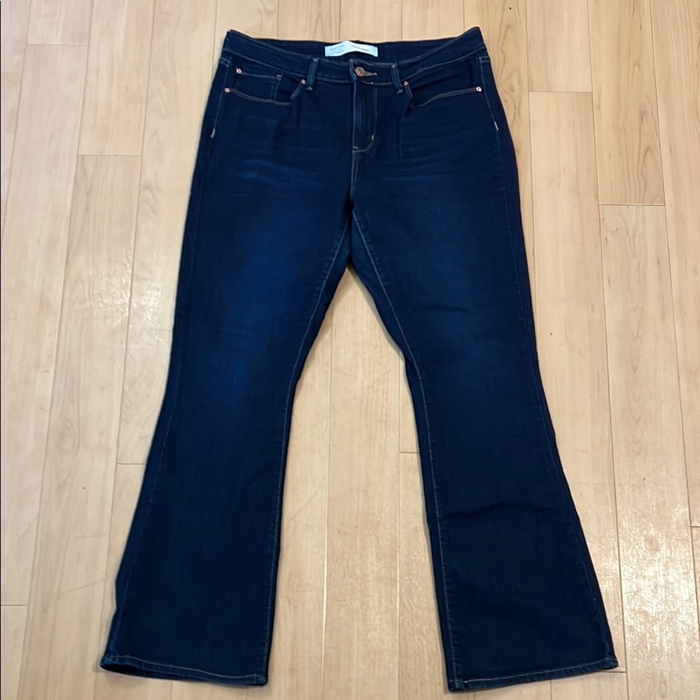 Levi’s mid rise bootcut Dark Blue Flare Jeans Size 12